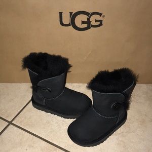 girls bailey button uggs